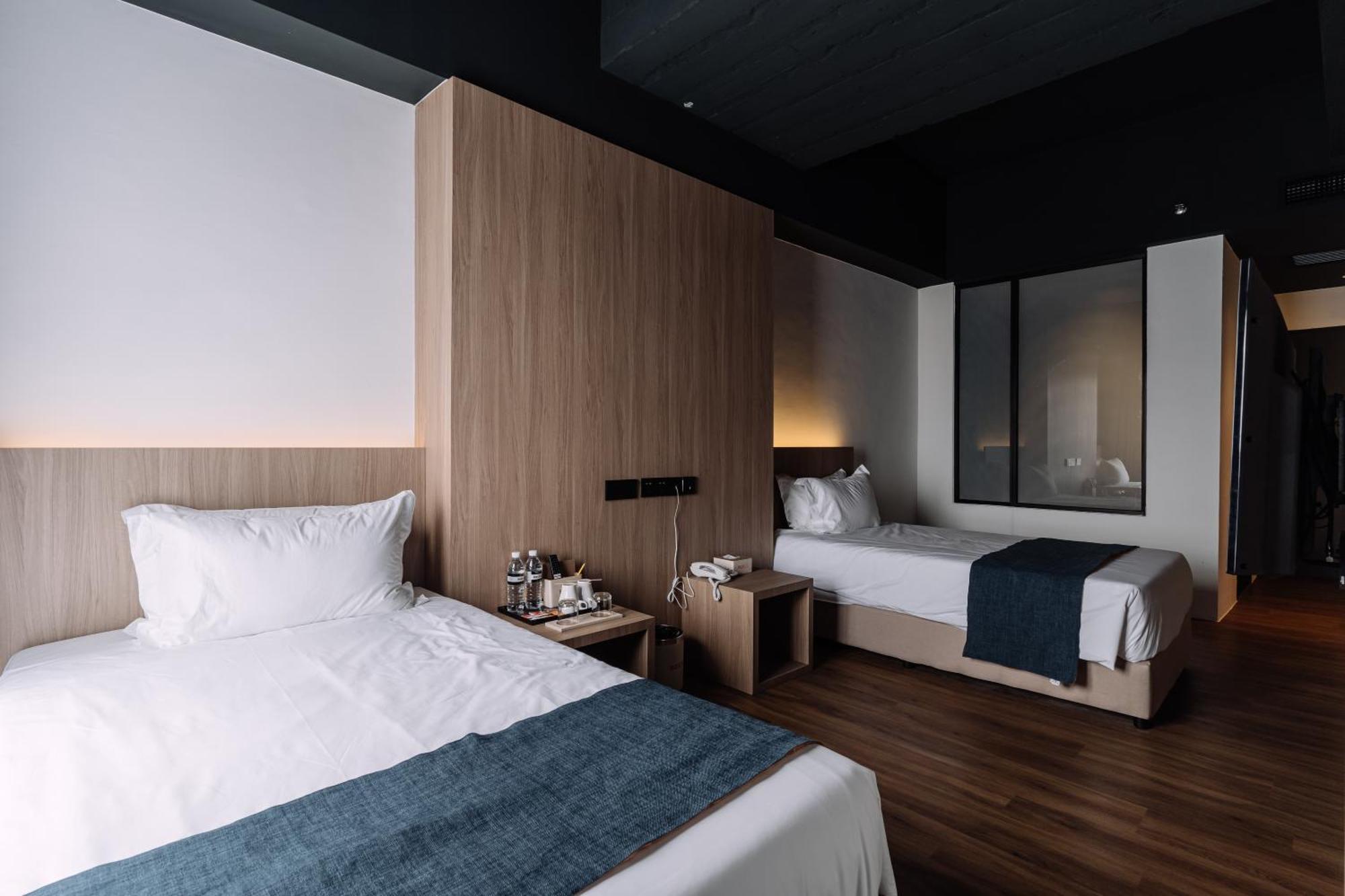 Impiana By Roxy Hotel Kuching Exteriör bild