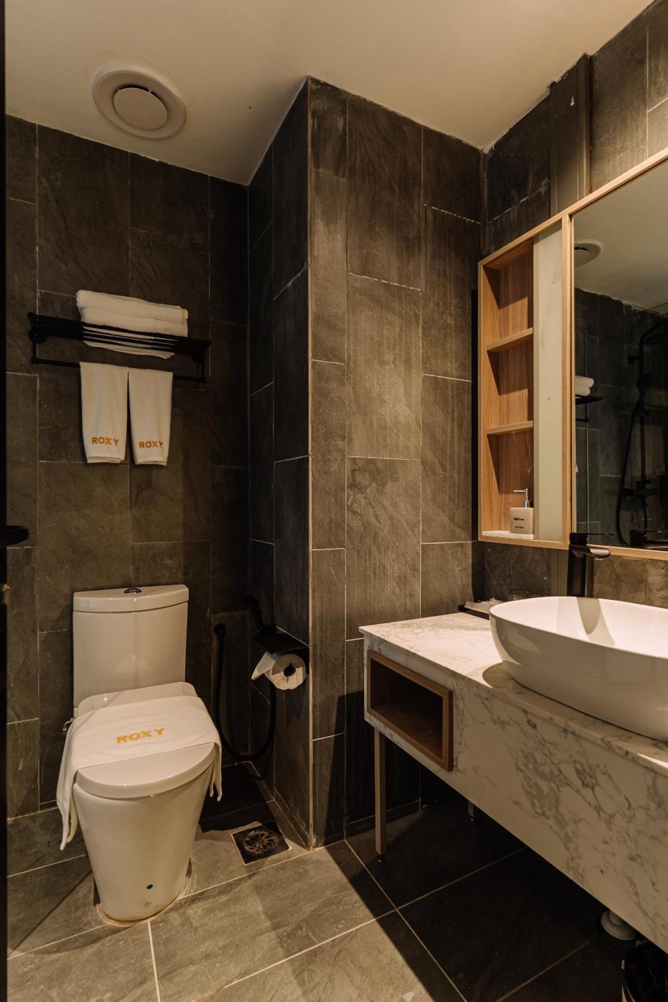 Impiana By Roxy Hotel Kuching Exteriör bild